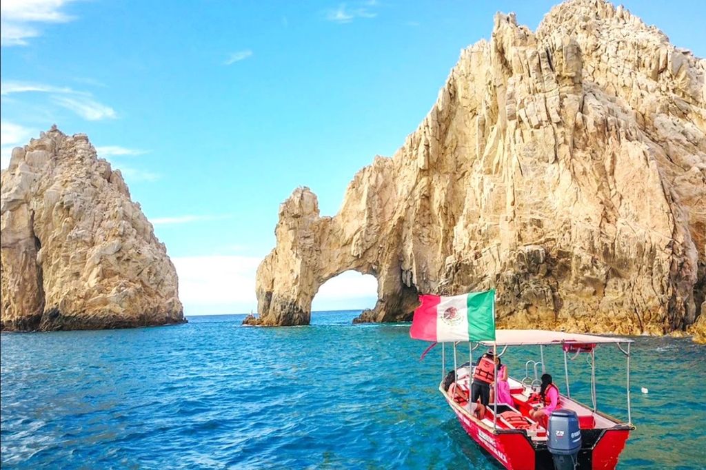 Barco con Fondo de Cristal hasta El Arco